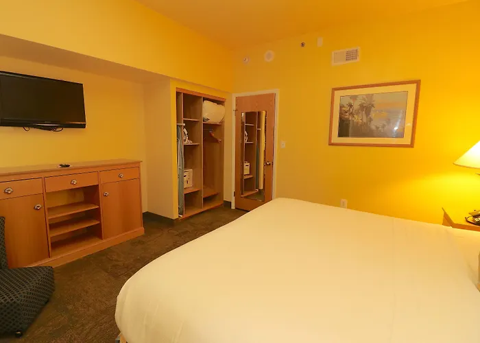 Family Hotel: The Atrium Resort, Virginia Beach By Vacatia